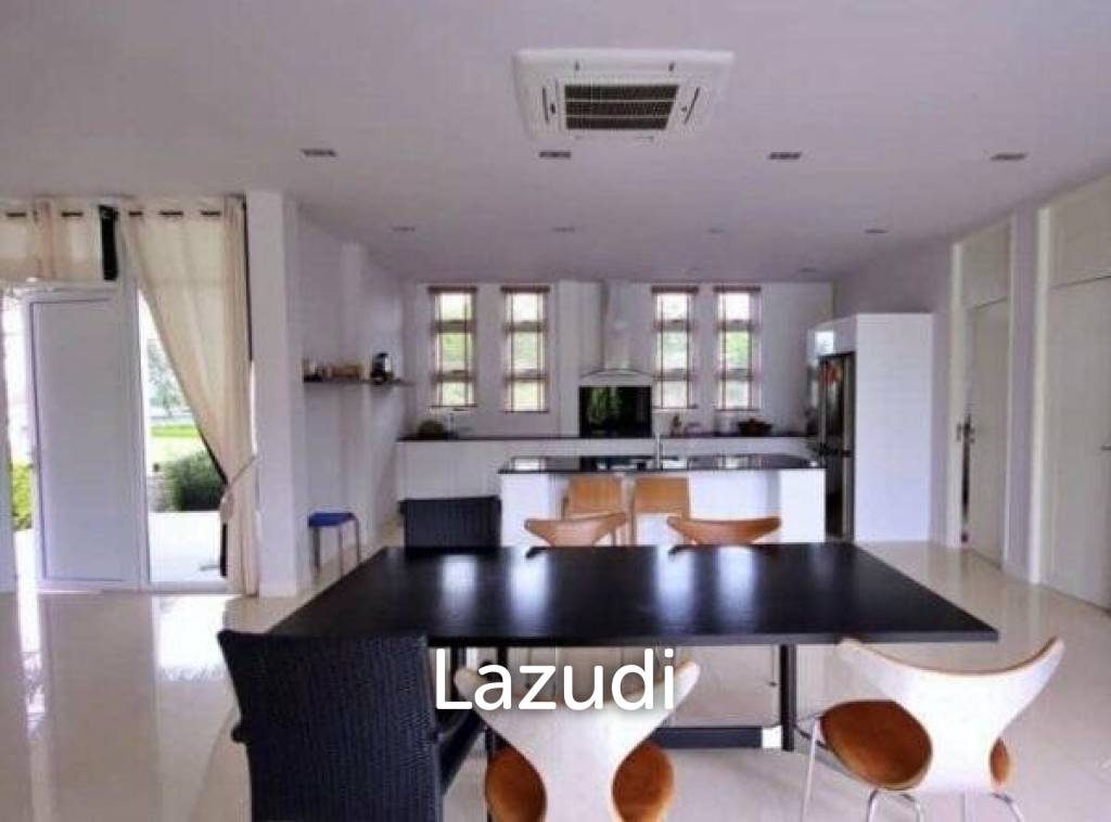 700 Kvm 4 Seng 5 Bad Villa for Salg