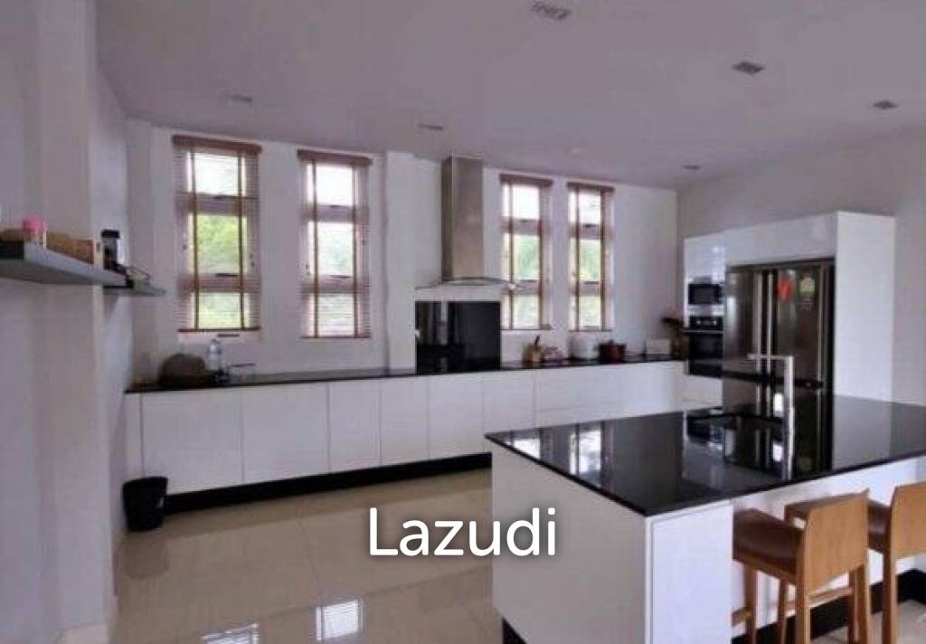 700 Kvm 4 Seng 5 Bad Villa for Salg