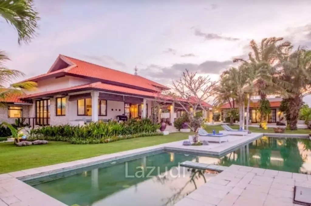 Remarkable Freehold villa with ocean views in Pecatu