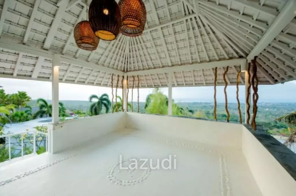 Remarkable Freehold villa with ocean views in Pecatu
