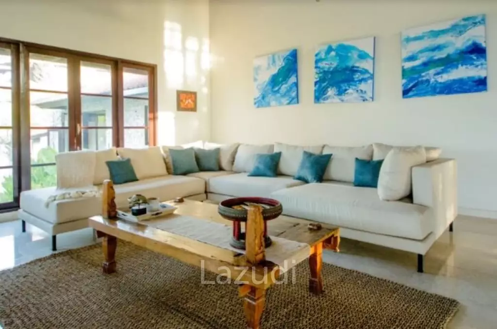 Remarkable Freehold villa with ocean views in Pecatu