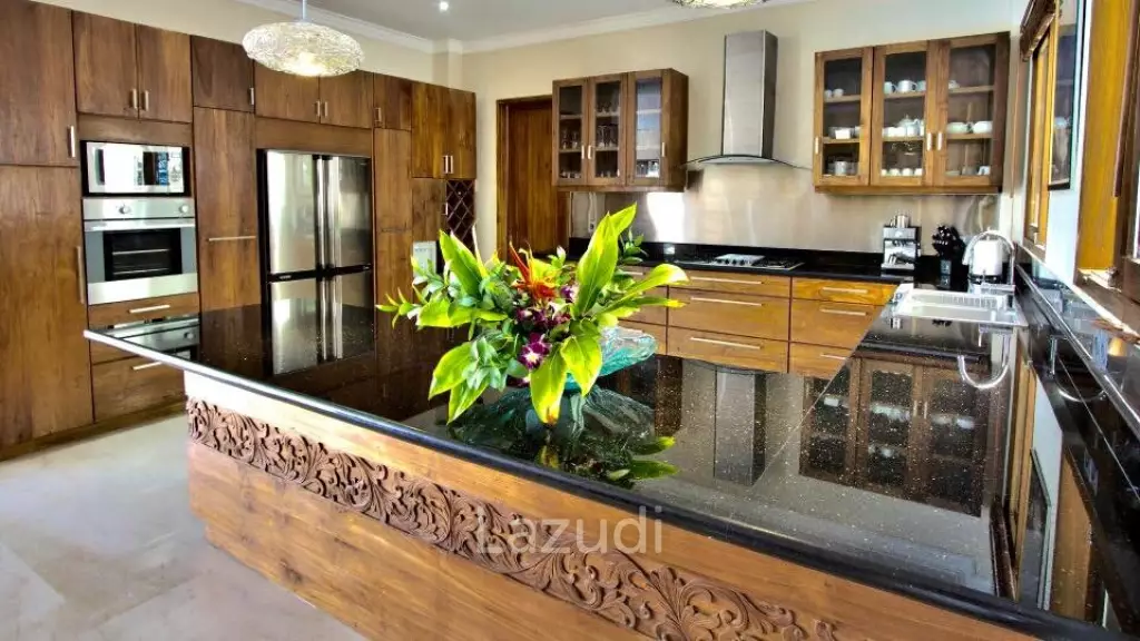 Stunning Freehold Luxury Home in Kerobokan