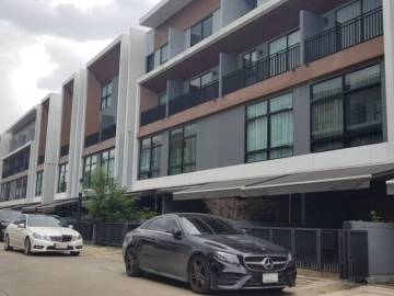 3 Bed 4 Bath House for Rent