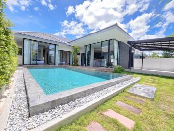Turnkey villa for sale close to town