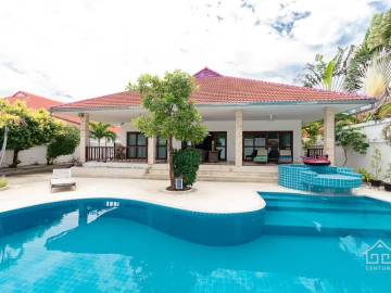 Great Value 3 Bed Pool Villa Near Town