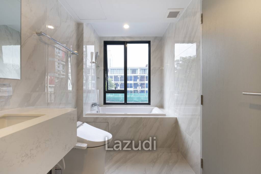 2 bed 82.06SQM, Ideo Mobi Sukhumvit 40