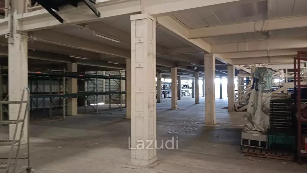Pink Line Trian Showroom Building for Rent