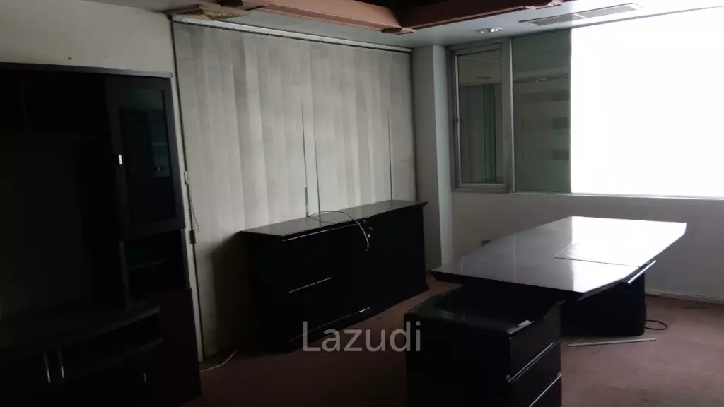 Pink Line Trian Showroom Building for Rent