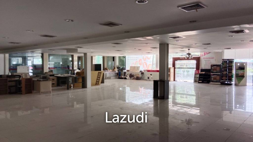 Pink Line Trian Showroom Building for Rent