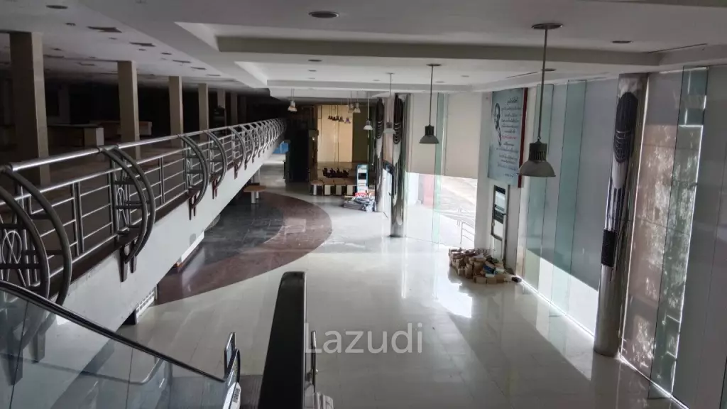 Pink Line Trian Showroom Building for Rent