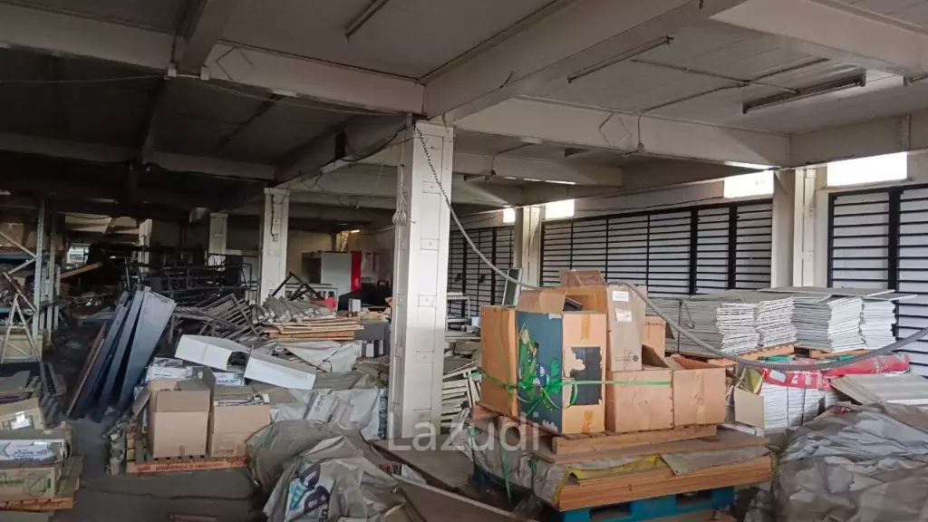 Pink Line Trian Showroom Building for Rent
