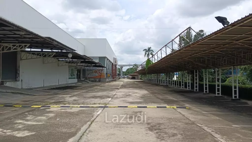 Pink Line Trian Showroom Building for Rent