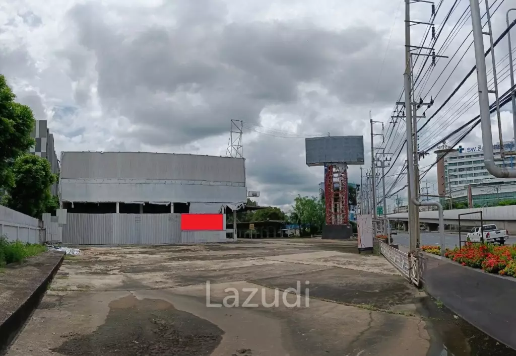 Pink Line Trian Showroom Building for Rent