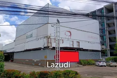 Pink Line Trian Showroom Building for Rent