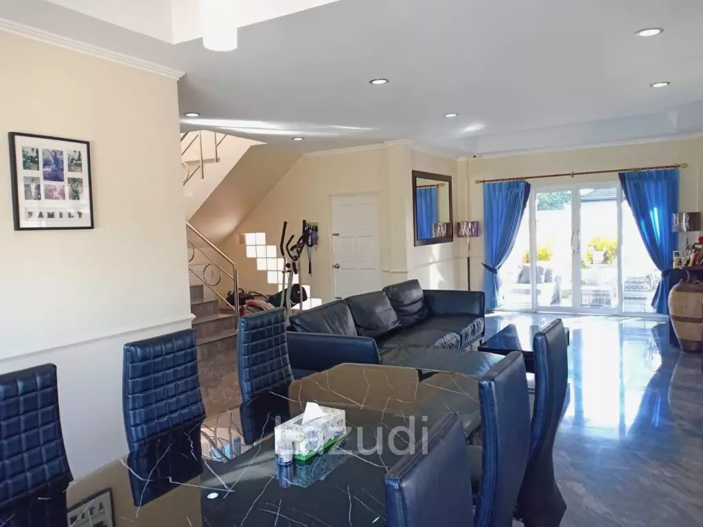 Pool Villa for Sale in Chaiyapruek 1