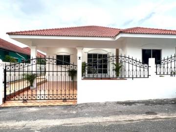 3 bedrooms house for sale in East Pattaya