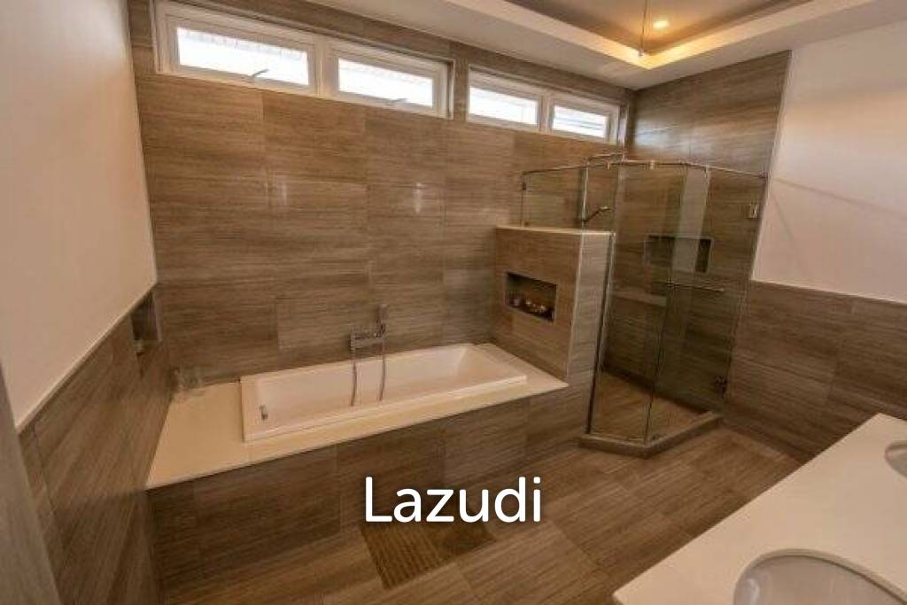 648 ตร.ม 3 เตียง 3 อาบน้ำ วิลล่า For ขาย