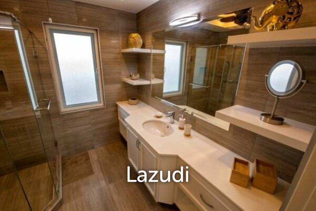 648 ตร.ม 3 เตียง 3 อาบน้ำ วิลล่า For ขาย