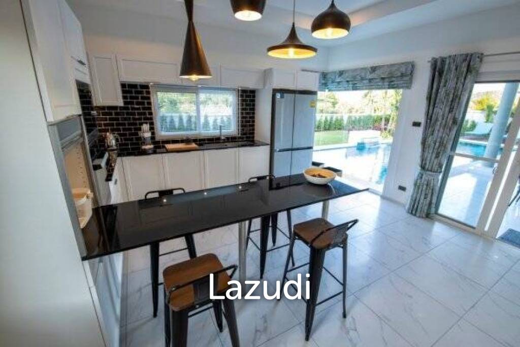 648 ตร.ม 3 เตียง 3 อาบน้ำ วิลล่า For ขาย