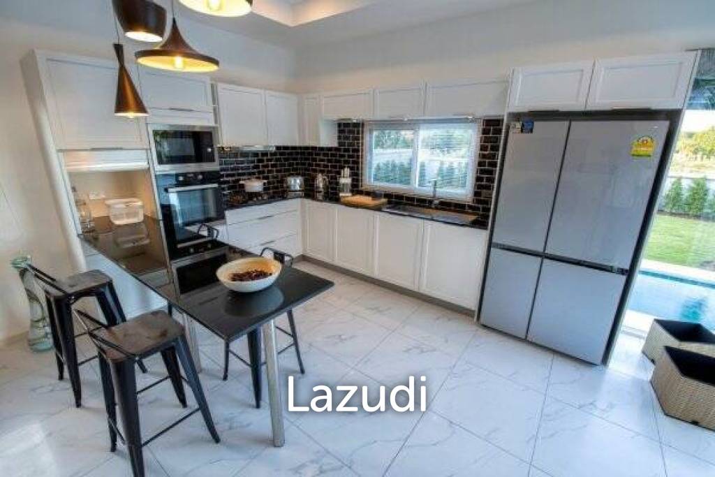 648 ตร.ม 3 เตียง 3 อาบน้ำ วิลล่า For ขาย