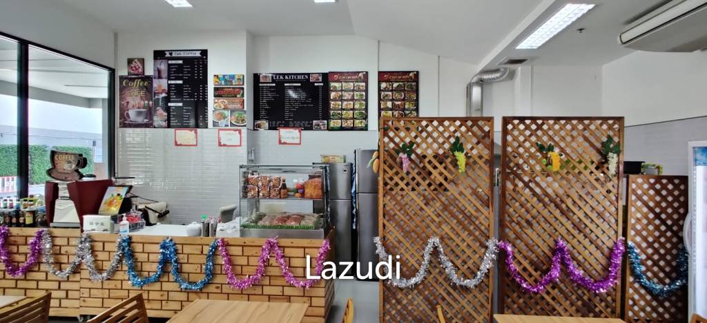 Retail shop for rent in RichPark Triple Station