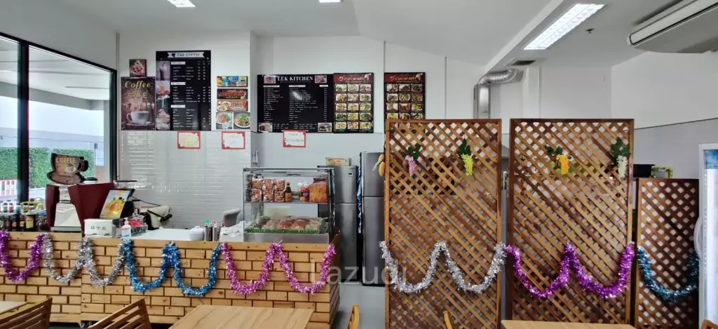Retail shop for rent in RichPark Triple Station