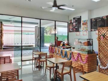 Retail shop for rent in RichPark Triple Station