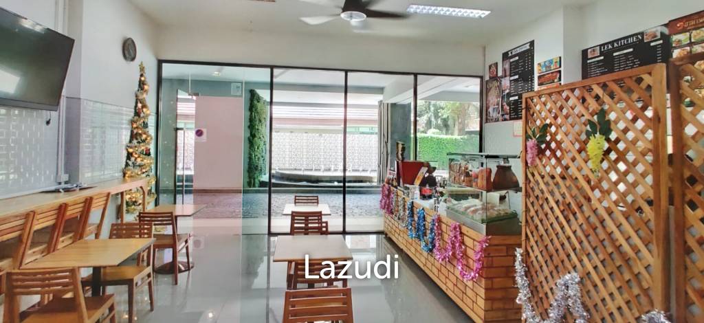 Retail shop for rent in RichPark Triple Station