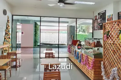 Retail shop for rent in RichPark Triple Station