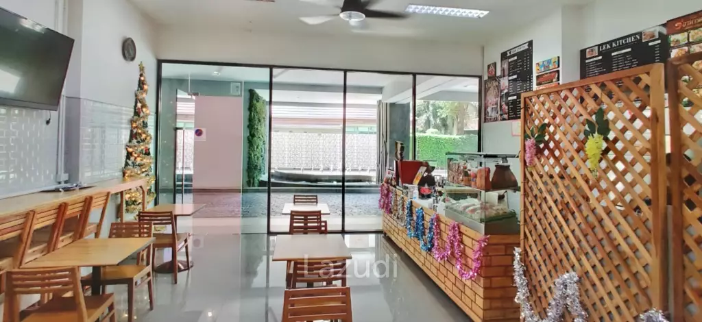 Retail shop for rent in RichPark Triple Station