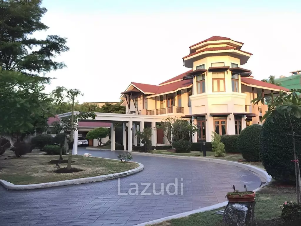 Amazing Royal House 2 Bed 1 Bath For Sale in Chonburi