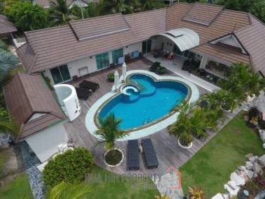 NATURAL LAKE HILL : Great Design + Quality 4 Bed Pool Villa on large end corner plot