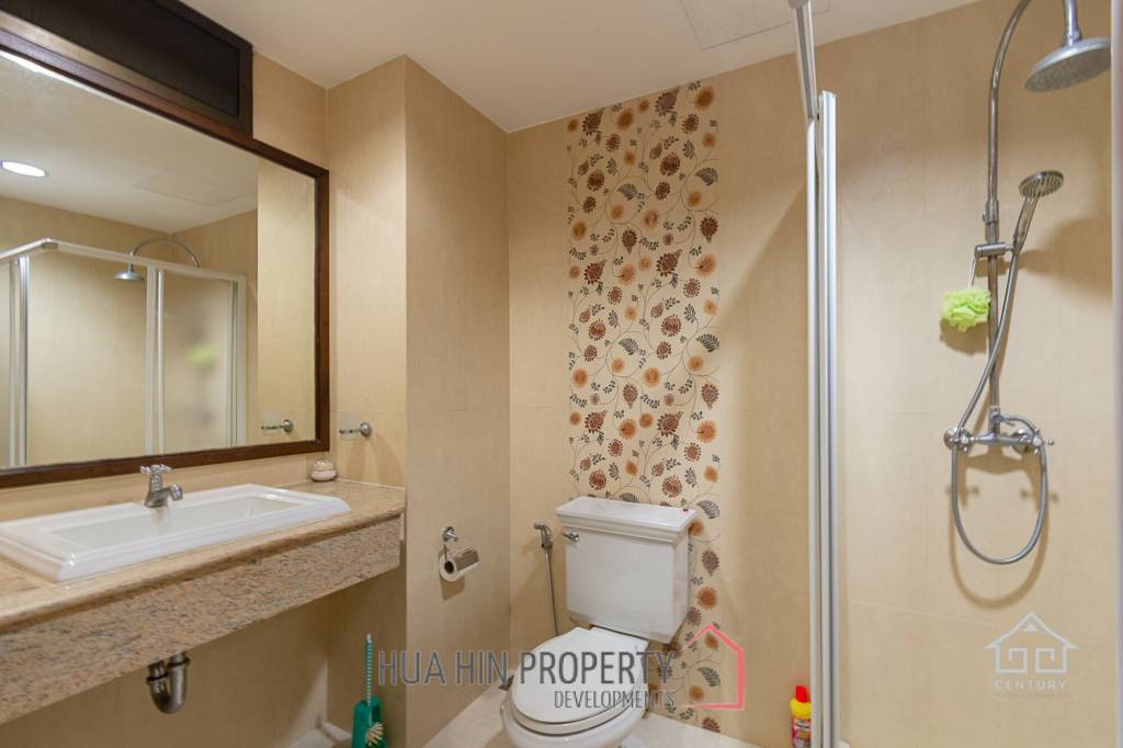 Ready to move in condo with Mountain view, in the heart of the city !