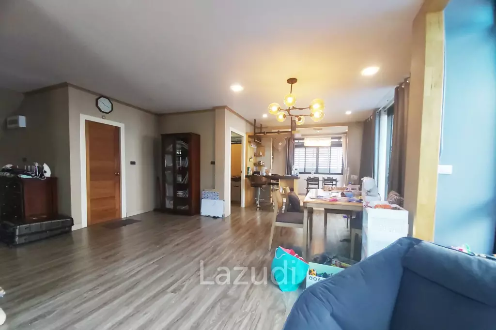 ขายบ้านโมเดิร์น 5 ห้องนอน 2 ชั้นพร้อมสระว่ายน้ำ