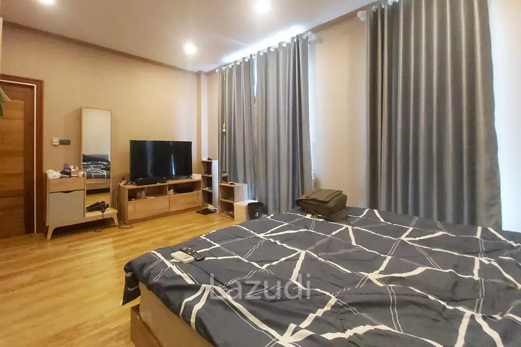 ขายบ้านโมเดิร์น 5 ห้องนอน 2 ชั้นพร้อมสระว่ายน้ำ