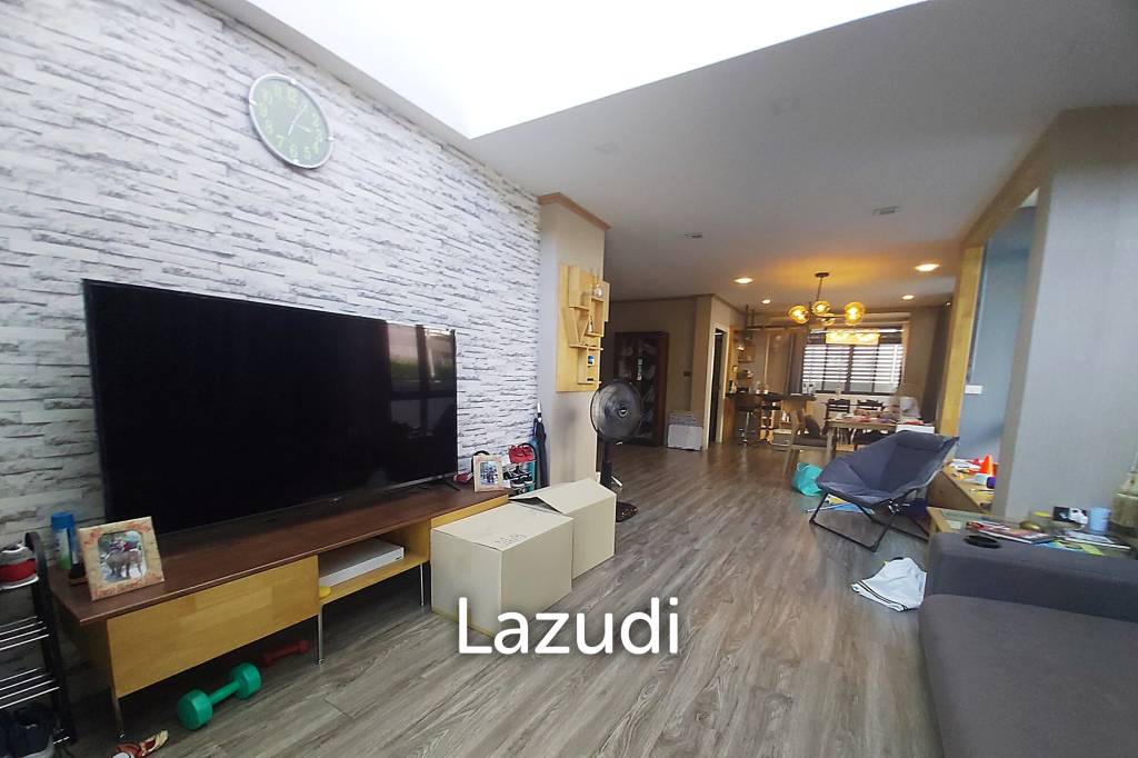 ขายบ้านโมเดิร์น 5 ห้องนอน 2 ชั้นพร้อมสระว่ายน้ำ