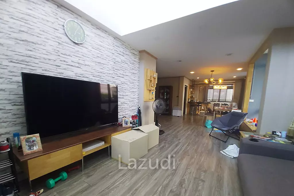 ขายบ้านโมเดิร์น 5 ห้องนอน 2 ชั้นพร้อมสระว่ายน้ำ