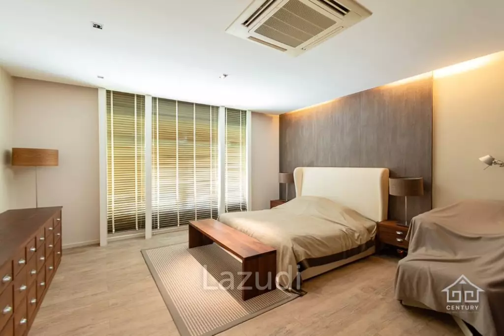 BLUE LAGOON : Luxurious 2 storey modern villa close to the beach