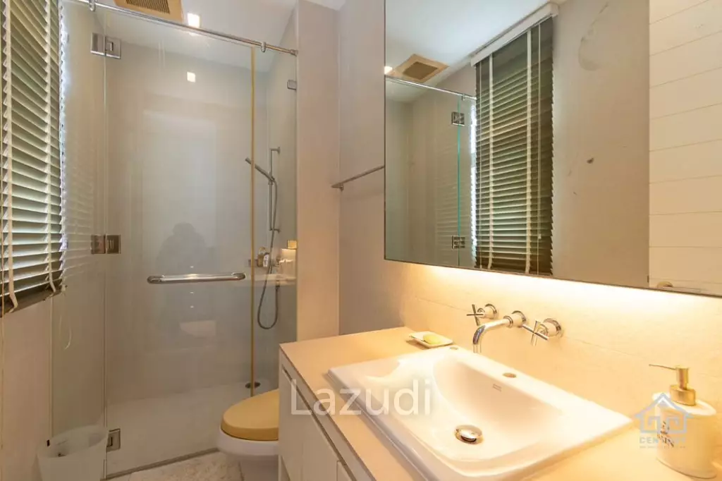 BLUE LAGOON : Luxurious 2 storey modern villa close to the beach