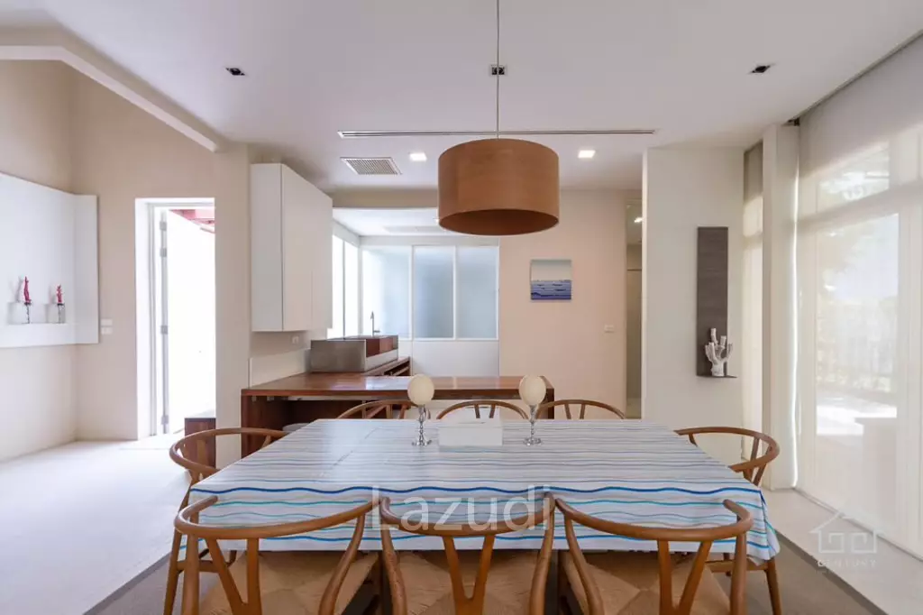 BLUE LAGOON : Luxurious 2 storey modern villa close to the beach