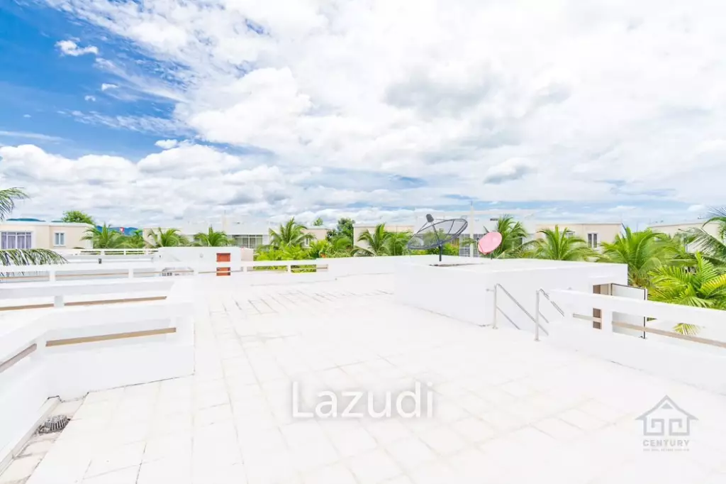 BLUE LAGOON : Luxurious 2 storey modern villa close to the beach