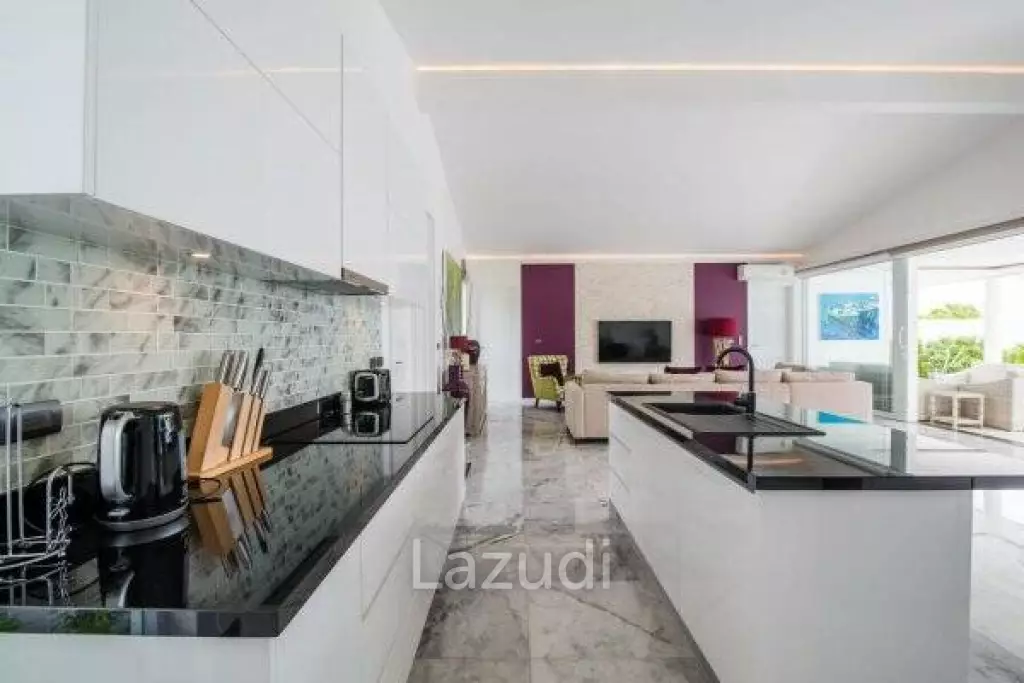 FALCON HILL : Modern 4 Bedroom Pool Villa