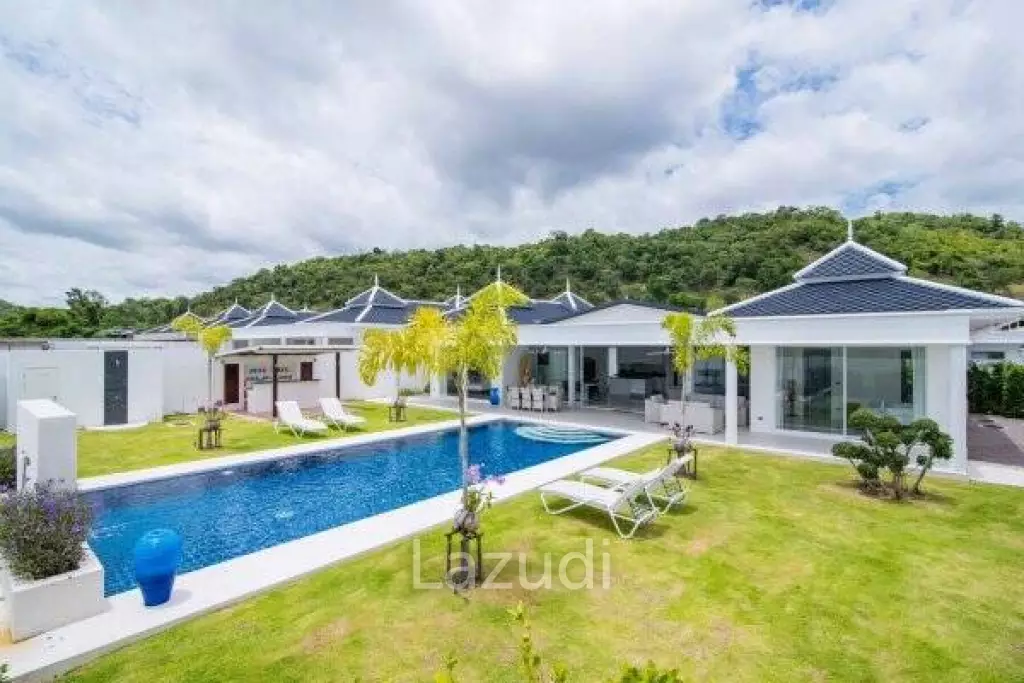 FALCON HILL : Modern 4 Bedroom Pool Villa