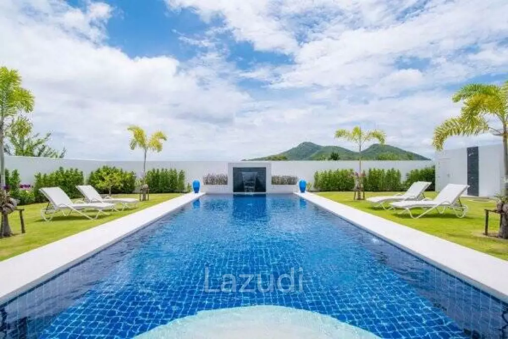 FALCON HILL : Modern 4 Bedroom Pool Villa
