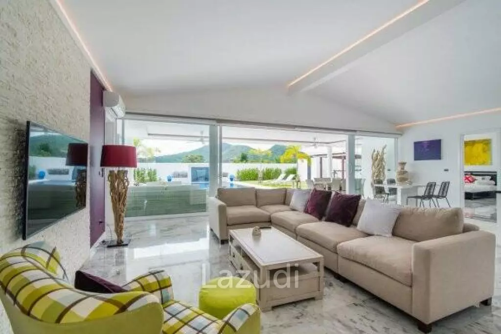 FALCON HILL : Modern 4 Bedroom Pool Villa