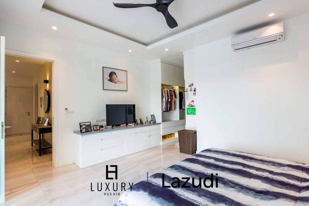 1,136 ตร.ม 4 เตียง 4 อาบน้ำ วิลล่า For ขาย