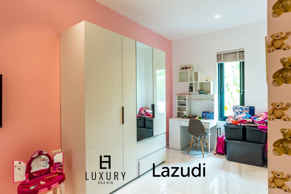 1,136 ตร.ม 4 เตียง 4 อาบน้ำ วิลล่า For ขาย