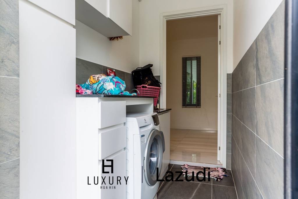 1,136 ตร.ม 4 เตียง 4 อาบน้ำ วิลล่า For ขาย