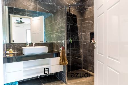 1,136 ตร.ม 4 เตียง 4 อาบน้ำ วิลล่า For ขาย