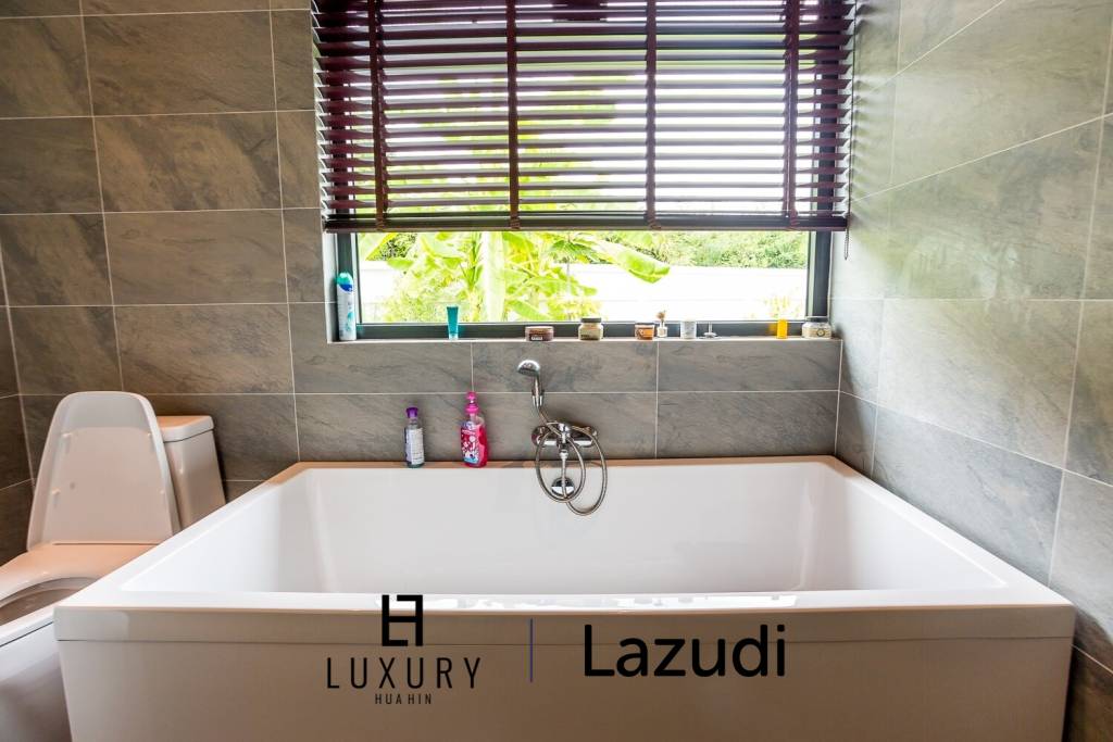 1,136 ตร.ม 4 เตียง 4 อาบน้ำ วิลล่า For ขาย